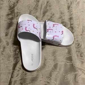 sandals/ slides